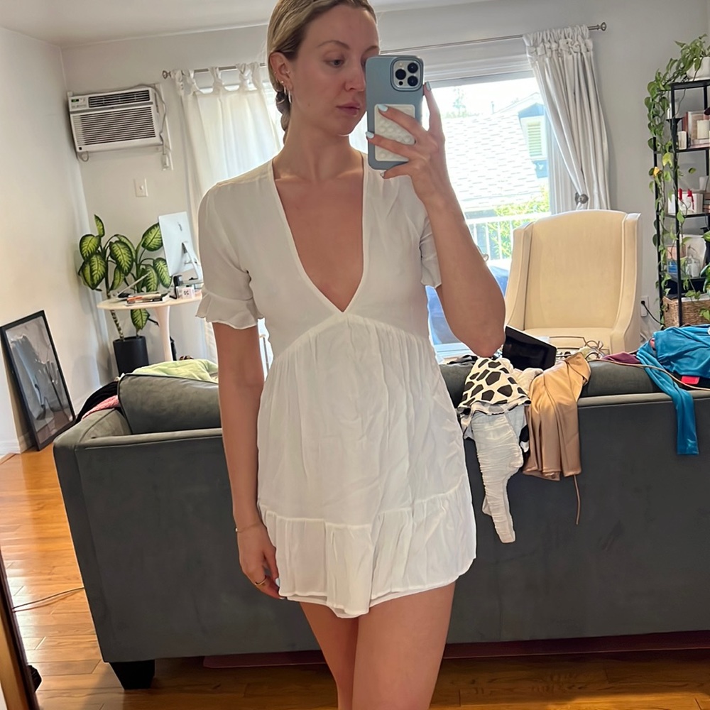 Deep V ruffle detail white dress. Size small